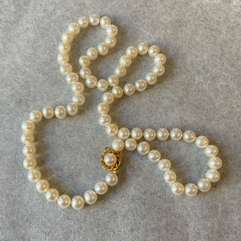Stunning 14k gold white freshwater Pearl necklace 16.5”
